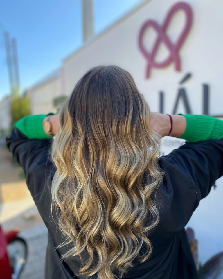 Coloração e mechas · Espaço Aliáh Saúde e Beleza — salão de beleza em Jardim das Tulipas, Holambra - SP