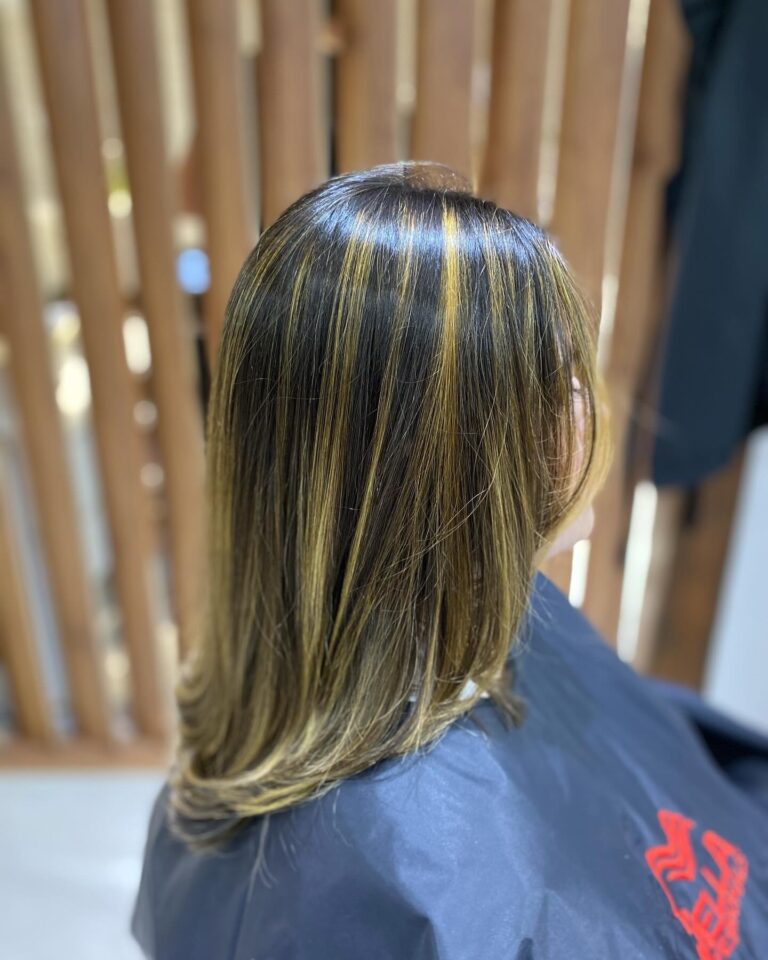 Coloração e mechas · Espaço Aliáh Saúde e Beleza — salão de beleza em Jardim das Tulipas, Holambra - SP